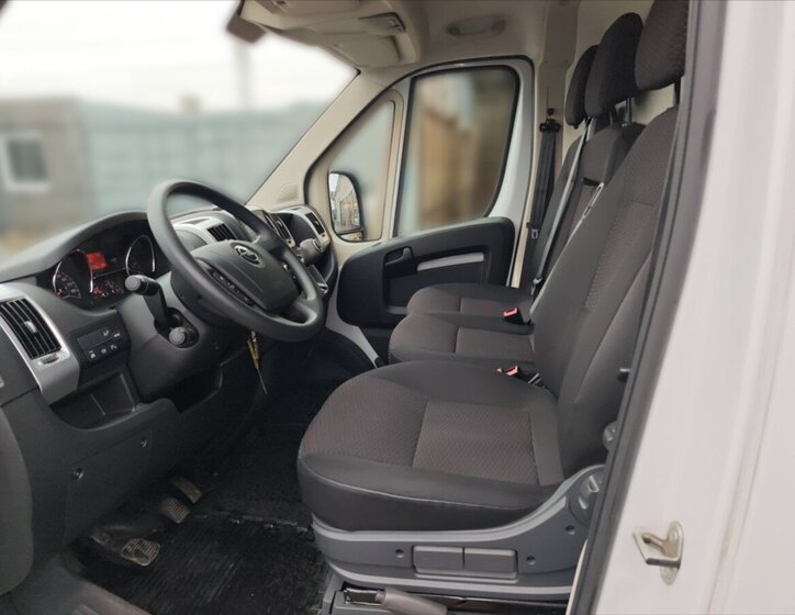 Opel Movano Skříň 2,2 l 121 kw