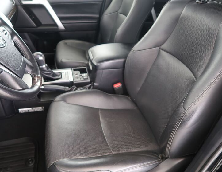 Toyota Land Cruiser 9