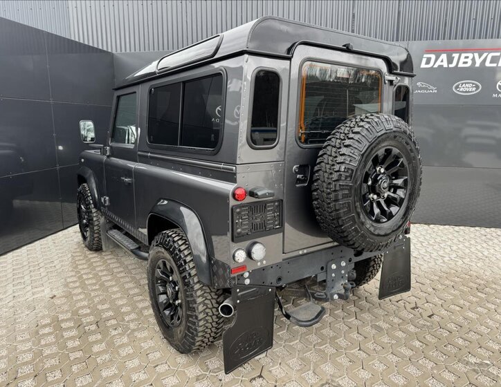 Land Rover Defender Skříň 2,2 l 90 kw