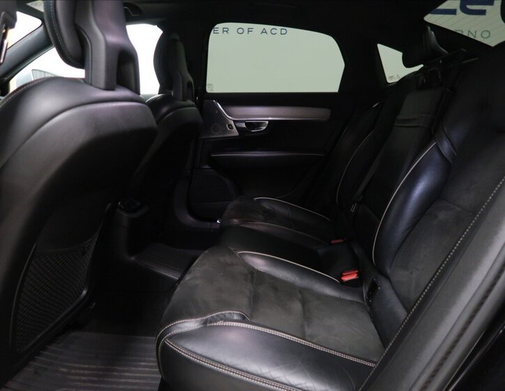 Volvo S90 Sedan / Limuzína 2,0 l 235 kw