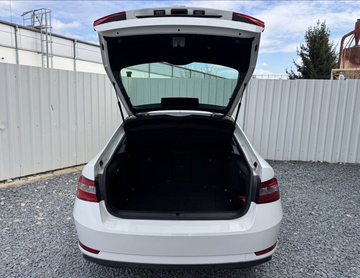 Škoda Superb Sedan / Limuzína 2,0 l 140 kw