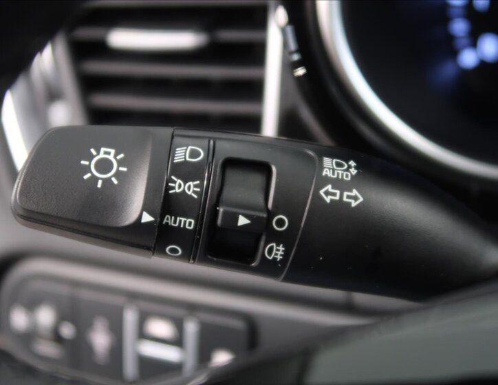 KIA XCeed CUV / Crossover 1,5 l 103 kw