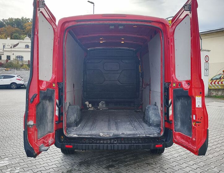 Ford Transit 9
