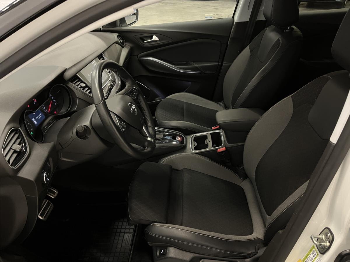 Opel Grandland X SUV 1,2 l 96 kw