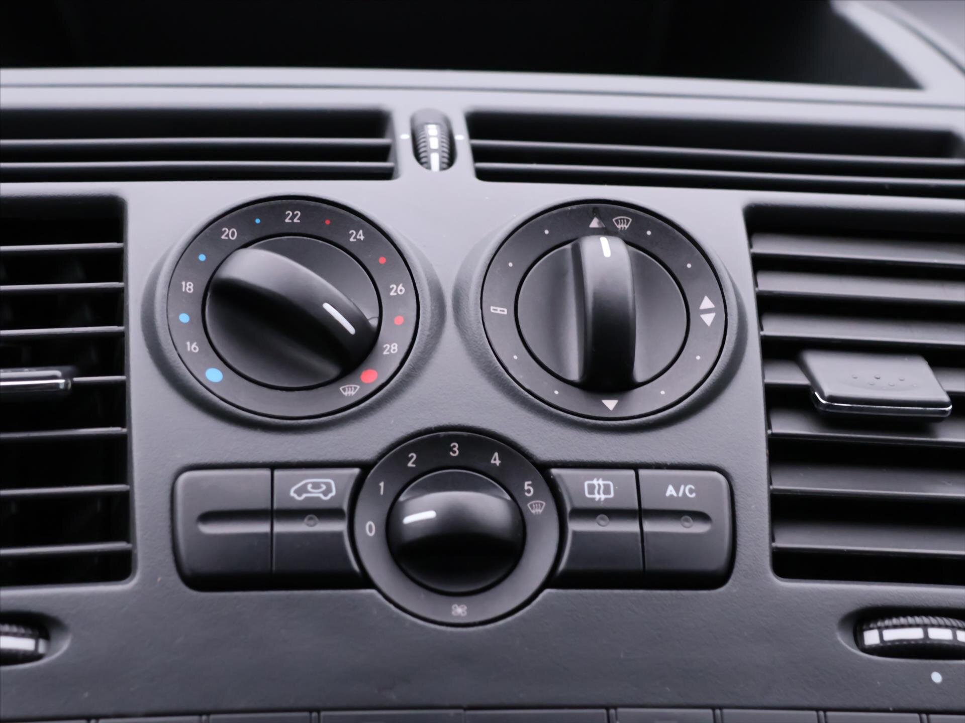 Mercedes-Benz Vito Kombi 2,1 l 70 kw