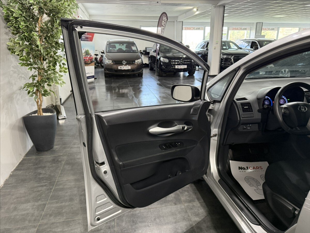 Toyota Auris Hatchback 1,8 l 73 kw