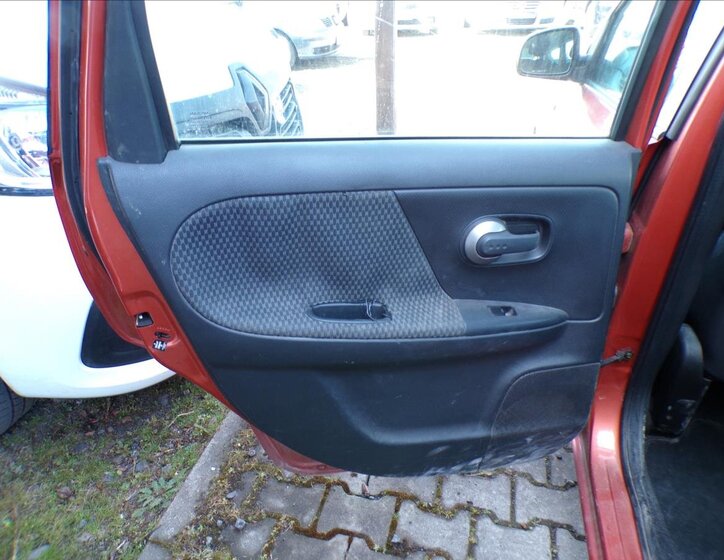 Nissan Note Kombi 1,4 l 65 kw