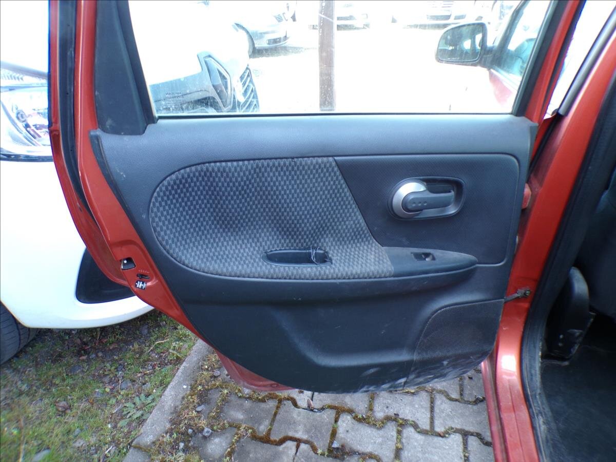 Nissan Note Kombi 1,4 l 65 kw