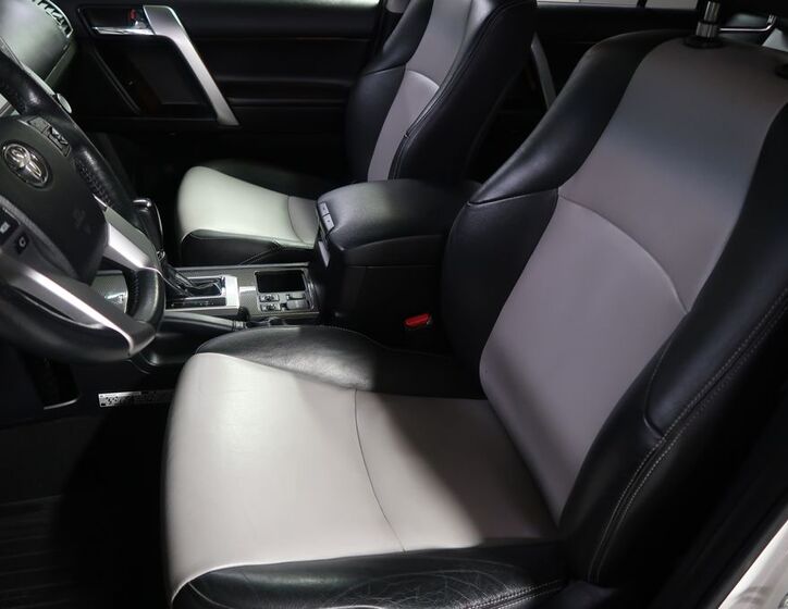 Toyota Land Cruiser 9