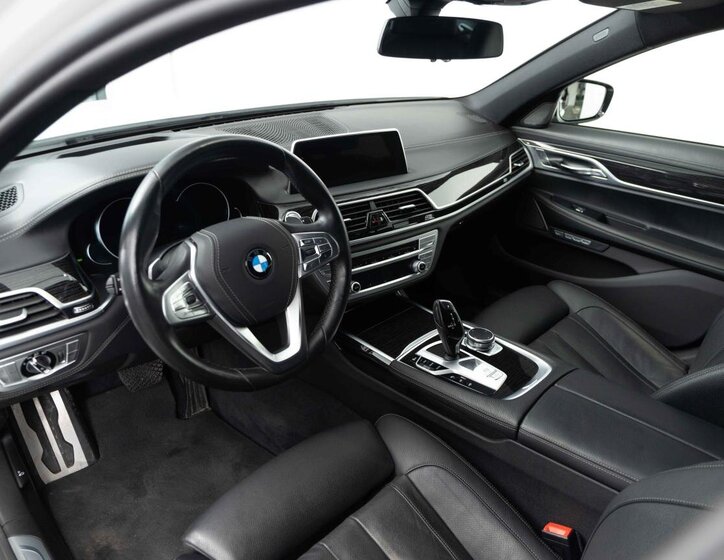 BMW Řada 7 Sedan 4,4 l 330 kw