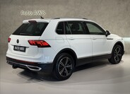 Volkswagen Tiguan 9
