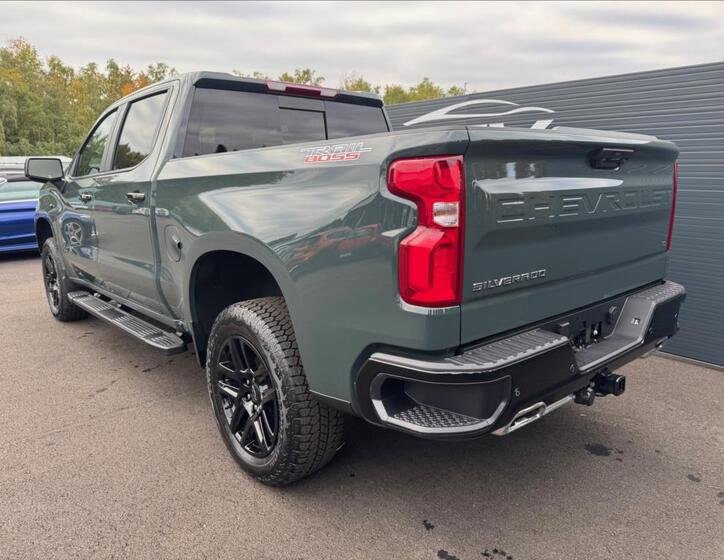 Chevrolet Silverado 8