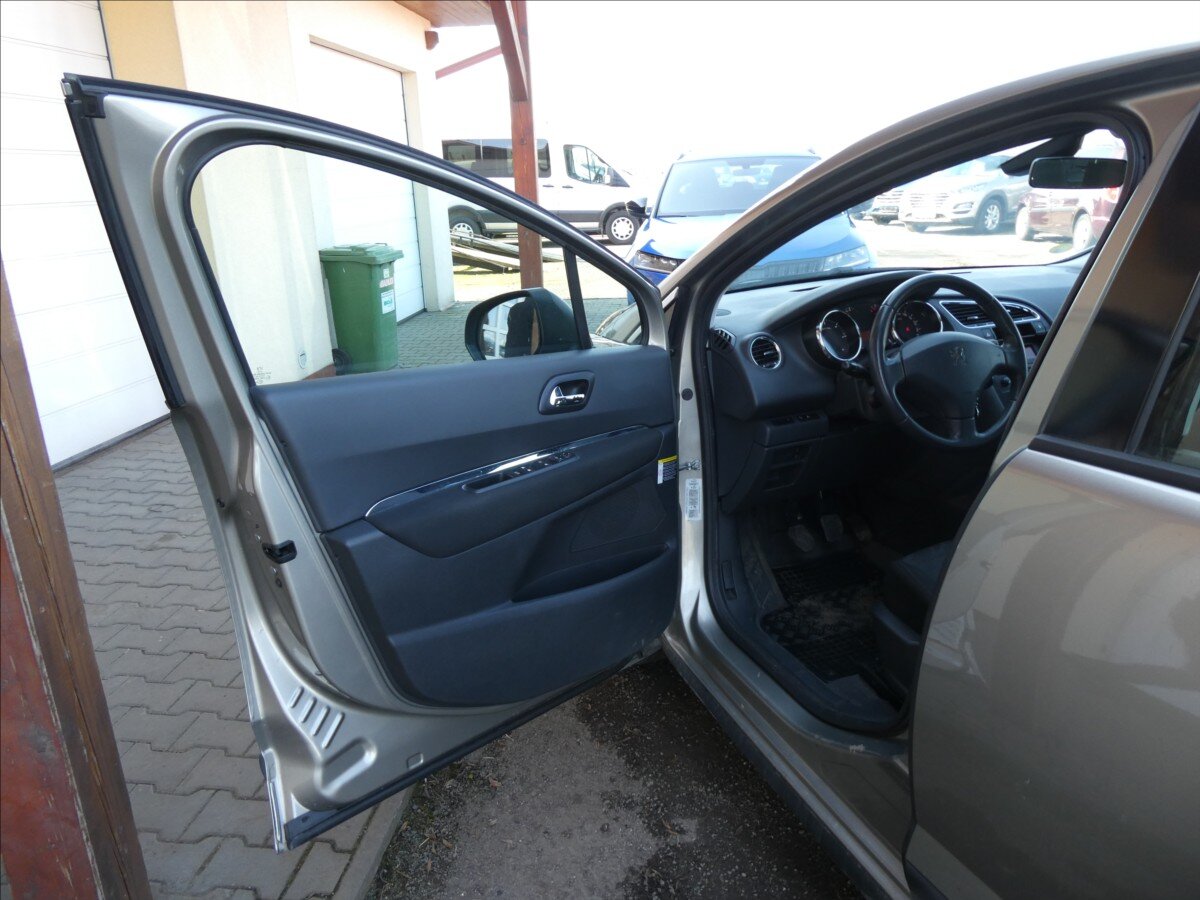 Peugeot 3008 SUV / Terénní 1,6 l 82 kw