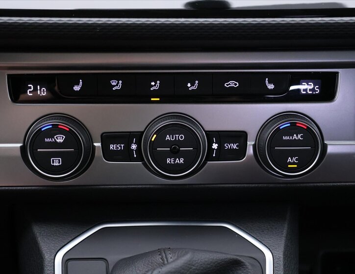 Volkswagen Multivan 27