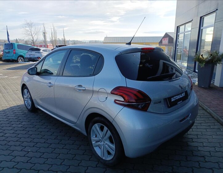 Peugeot 208 Hatchback 1,2 l 60 kw