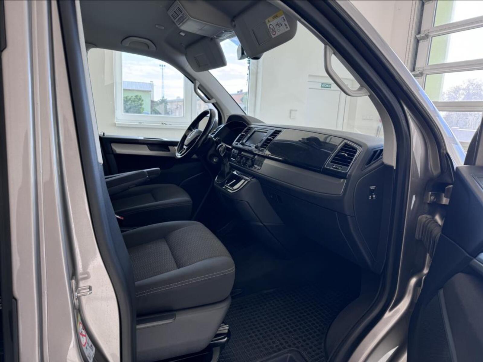 Volkswagen Multivan 8