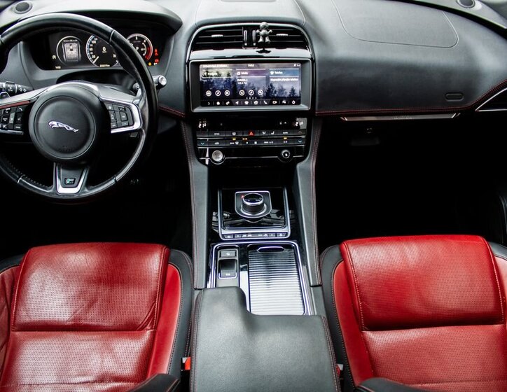 Jaguar F-Pace SUV 3,0 l 221 kw