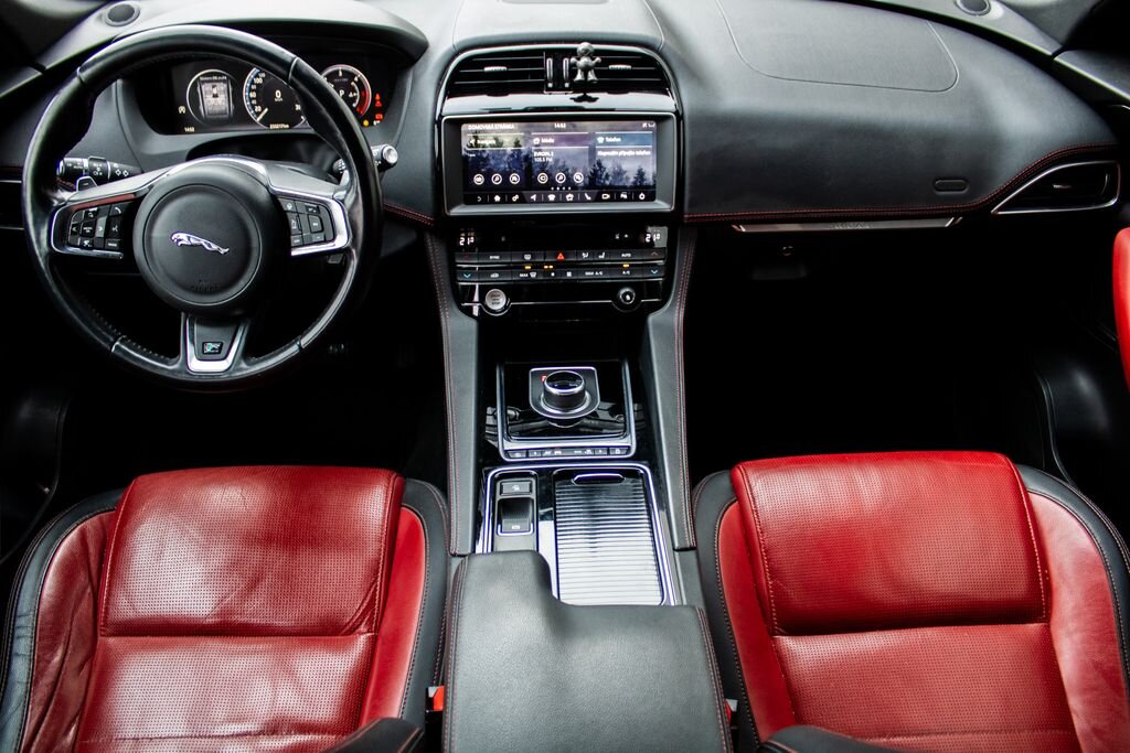 Jaguar F-Pace SUV 3,0 l 221 kw