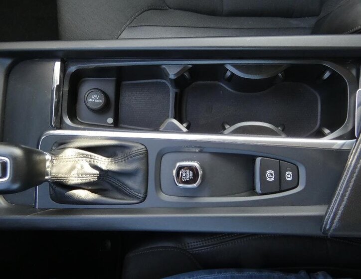 Volvo XC60 SUV / Terénní 2,0 l 140 kw