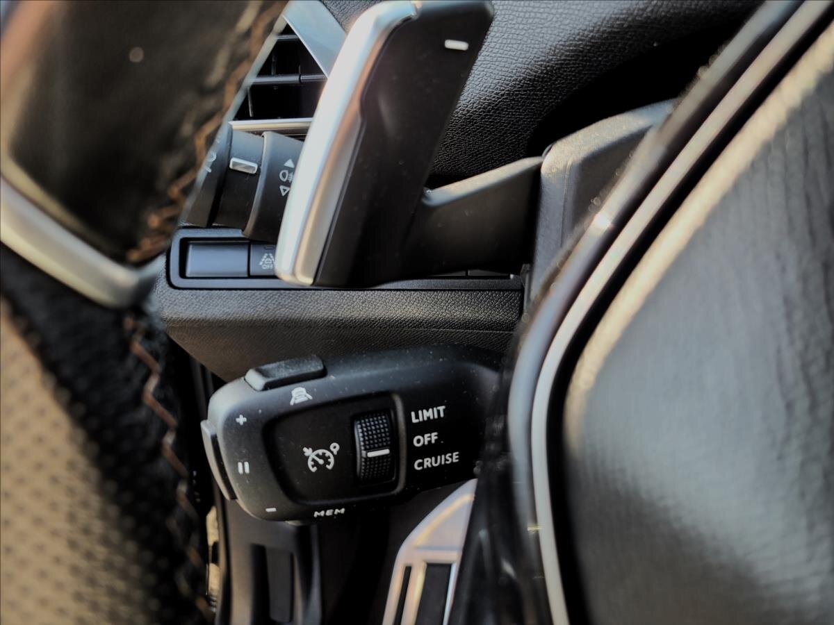 Peugeot 3008 SUV / Terénní 1,6 l 165 kw