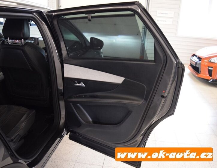 Peugeot 5008 MPV 1,5 l 96 kw