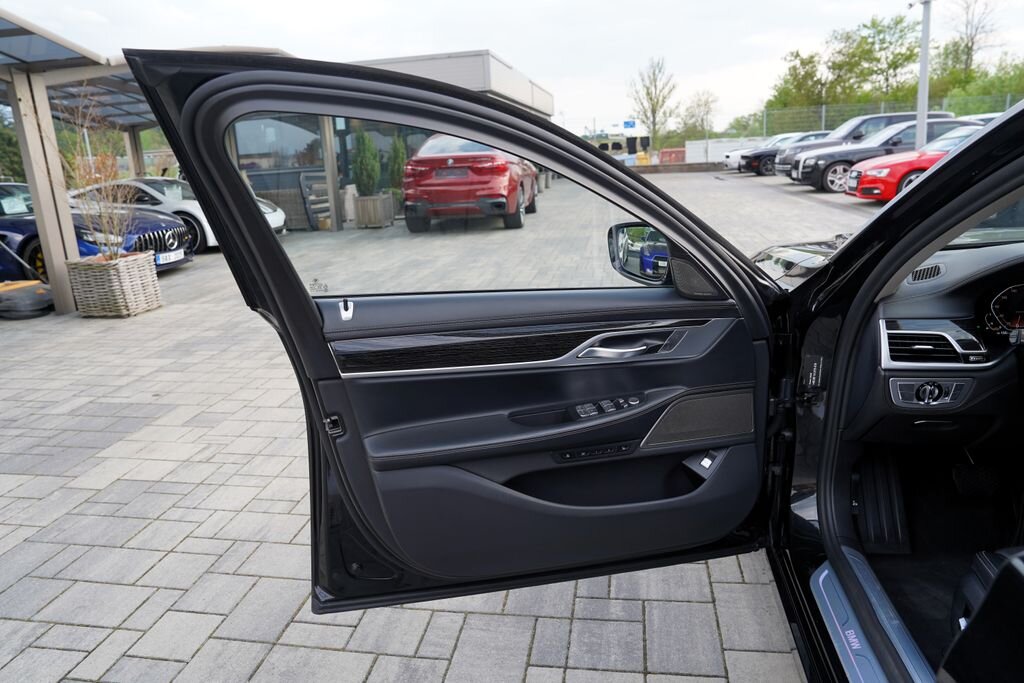 BMW Řada 7 Sedan / Limuzína 4,4 l 390 kw