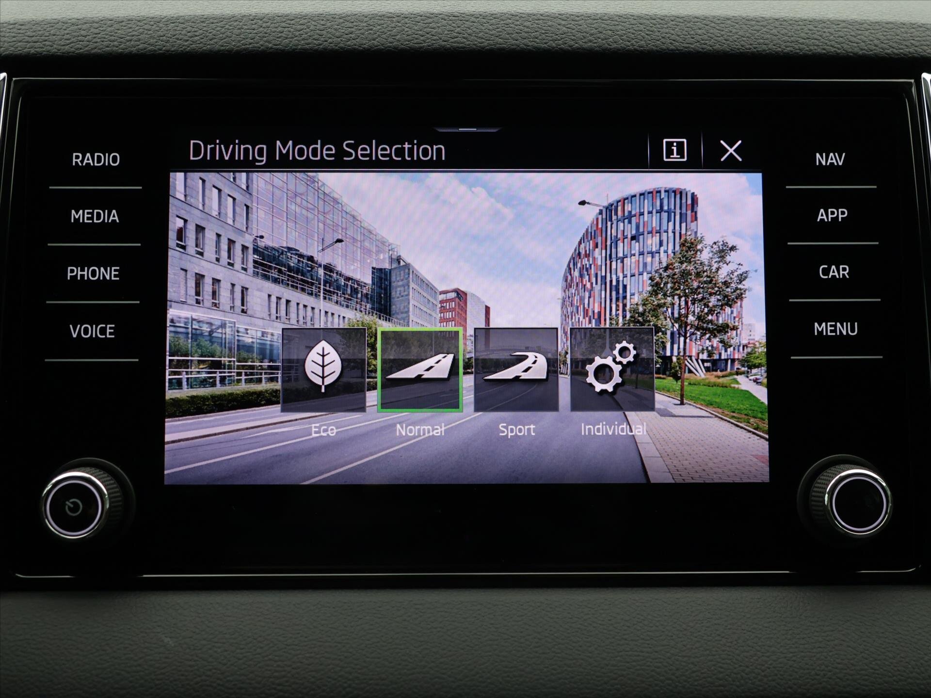 Škoda Karoq SUV / Terénní 1,5 l 110 kw