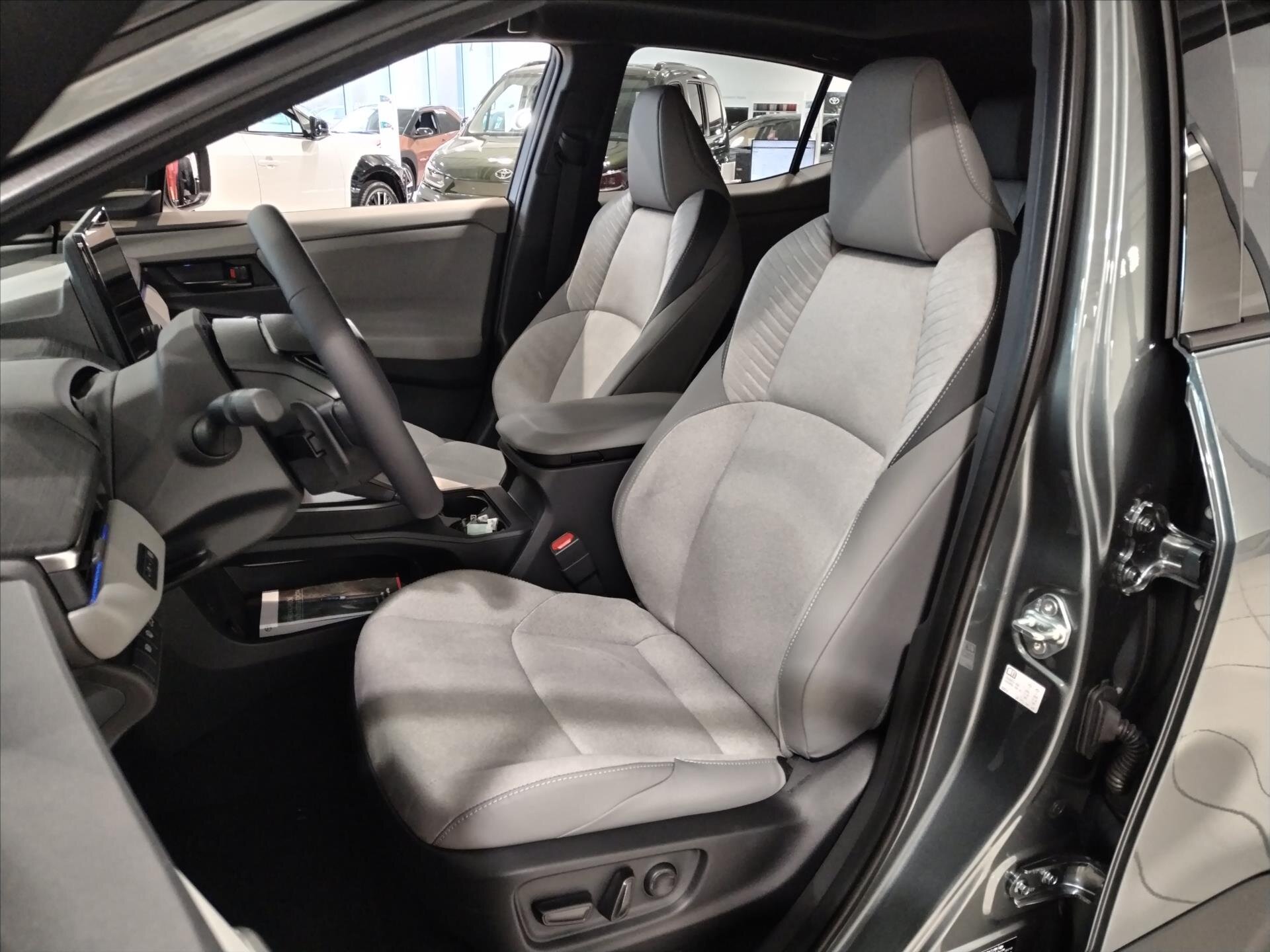 Toyota C-HR CUV / Crossover 0,0 252 kw