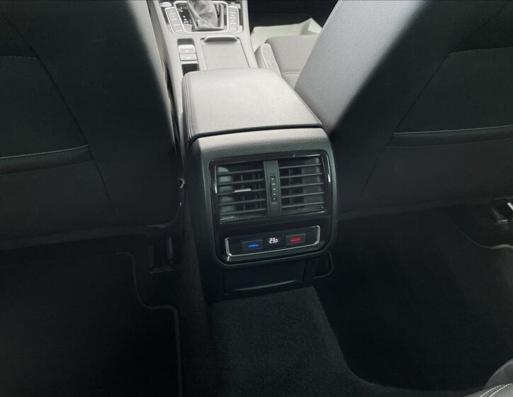 Volkswagen Passat Kombi 2,0 l 140 kw