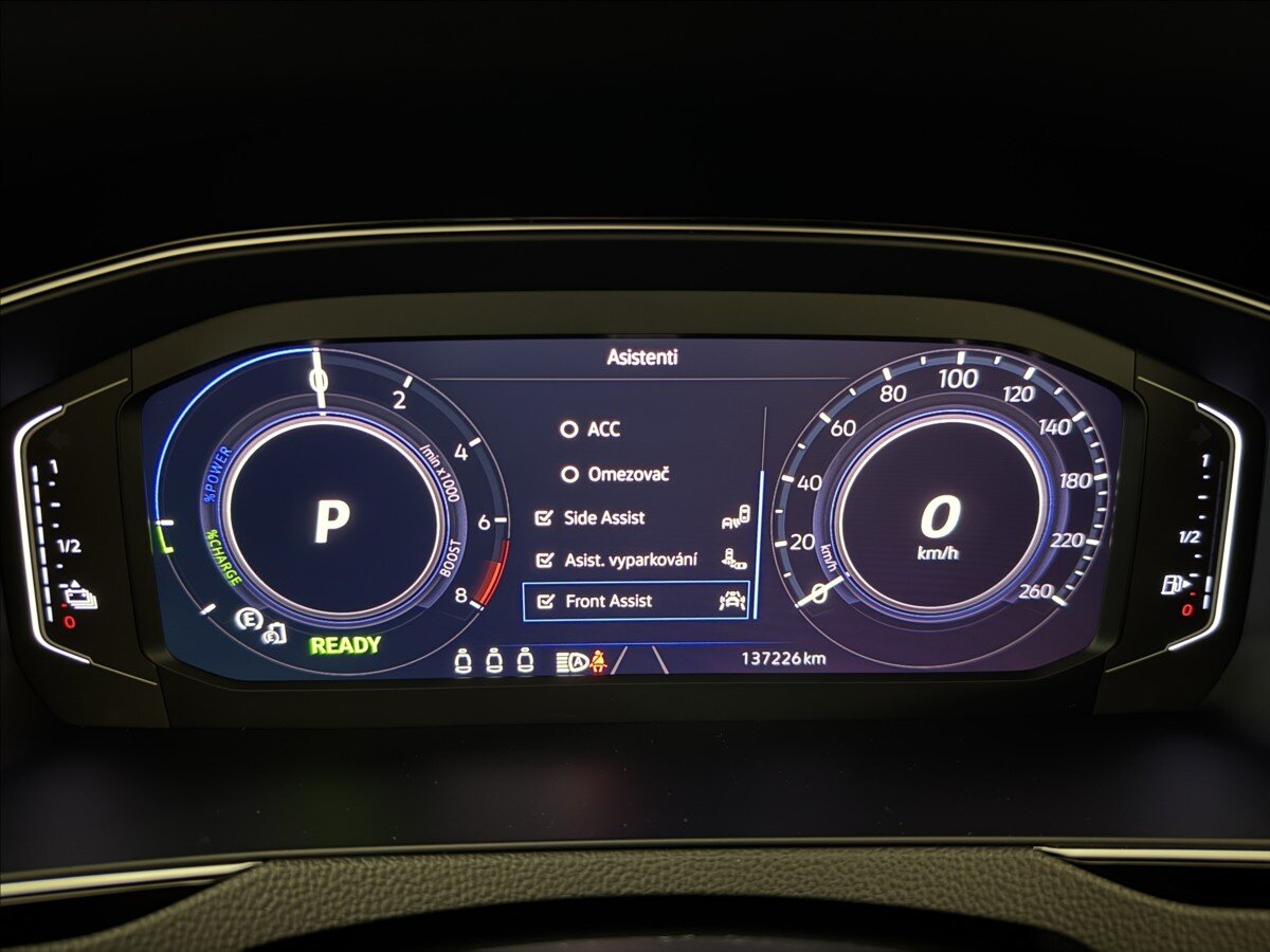 Volkswagen Passat Kombi 1,4 l 160 kw