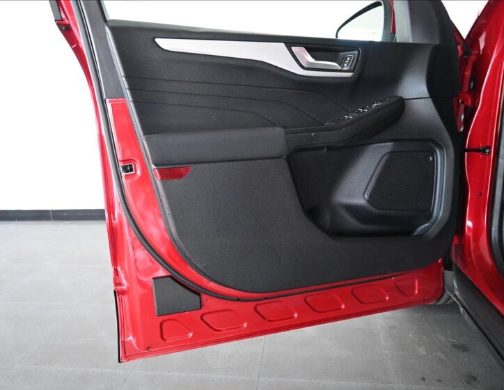 Ford Kuga SUV / Terénní 1,5 l 88 kw