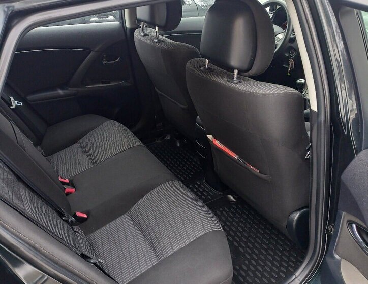 Toyota Avensis Kombi 0,0 93 kw