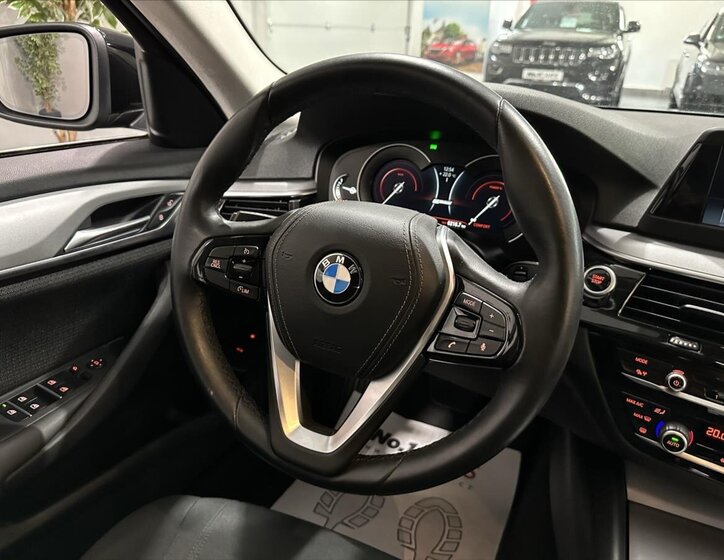 BMW Řada 5 Sedan / Limuzína 2,0 l 135 kw
