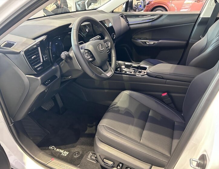 Lexus NX 350h SUV / Terénní 2,5 l 146 kw