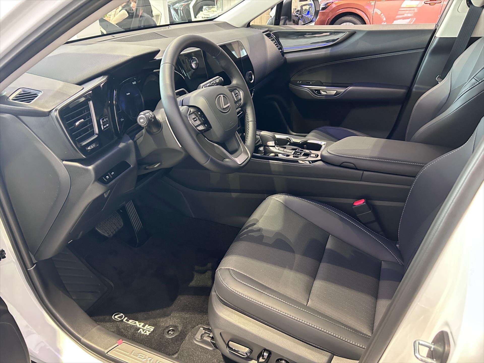 Lexus NX 350h SUV / Terénní 2,5 l 146 kw