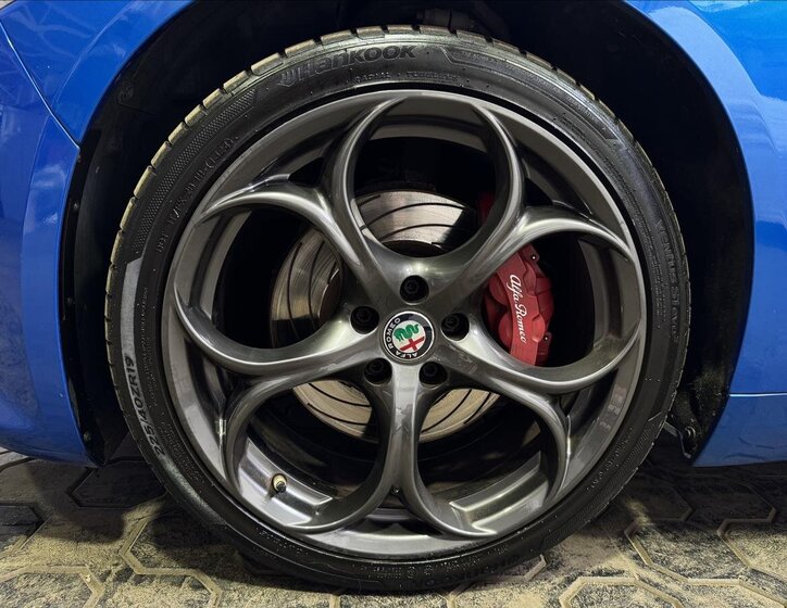 Alfa Romeo Giulia Sedan / Limuzína 2,0 l 206 kw