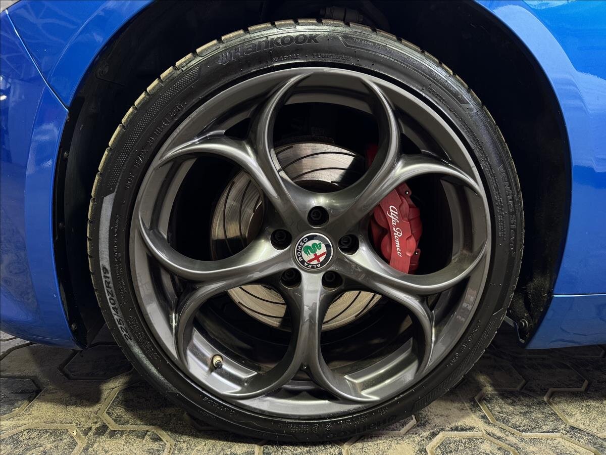 Alfa Romeo Giulia Sedan / Limuzína 2,0 l 206 kw