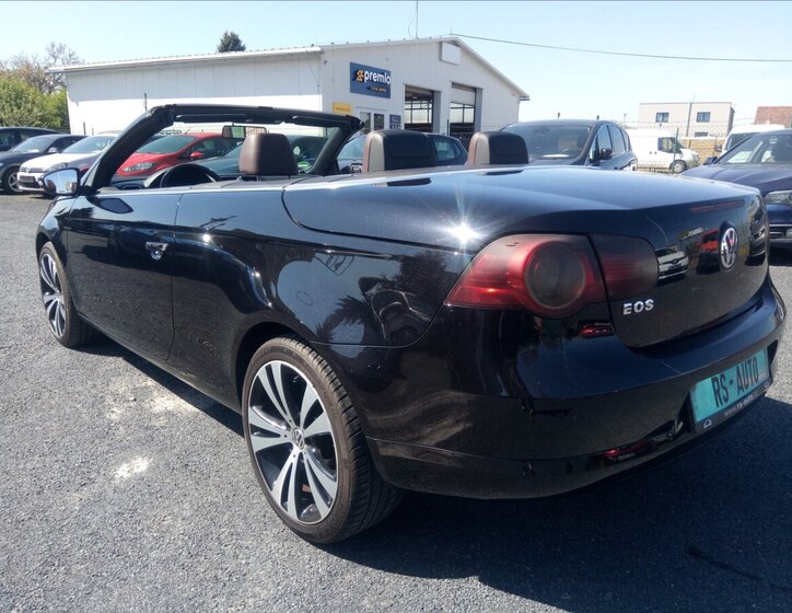 Volkswagen EOS 2