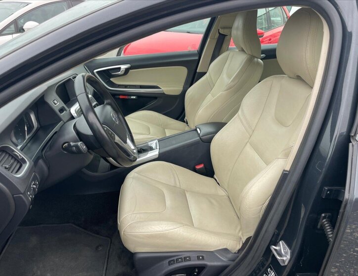 Volvo V60 Kombi 2,4 l 162 kw