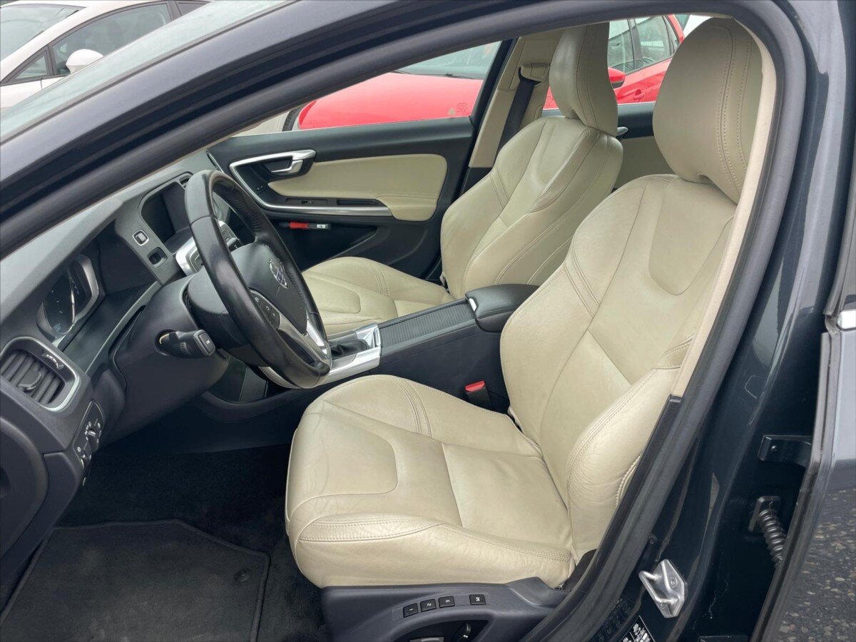 Volvo V60 Kombi 2,4 l 162 kw