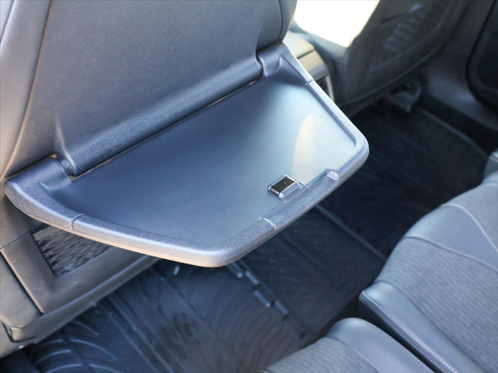 Peugeot 5008 SUV 1,6 l 133 kw