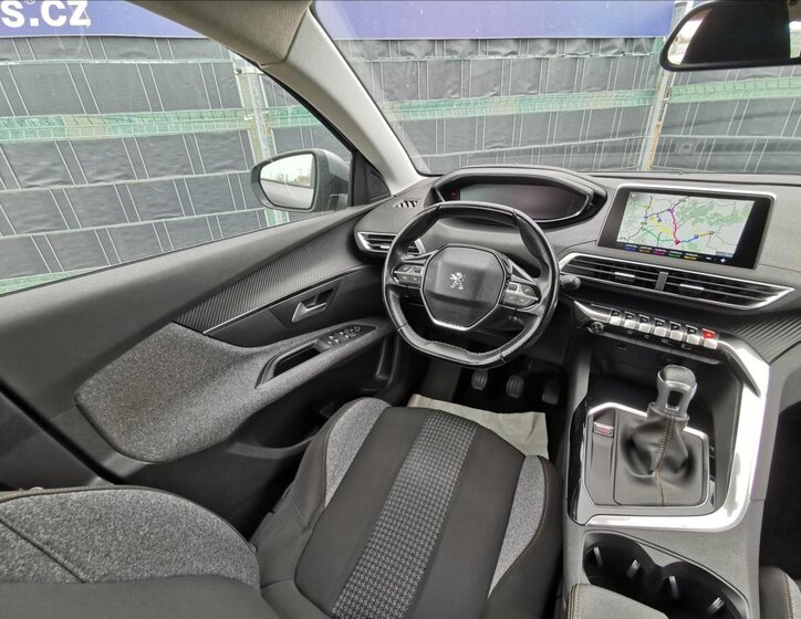 Peugeot 5008 MPV 1,5 l 96 kw