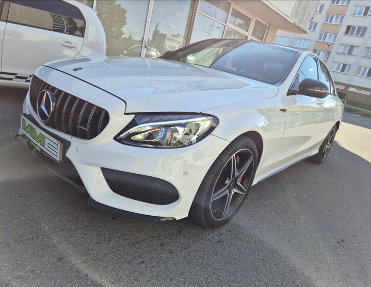 Mercedes-Benz Třídy C Sedan 3,0 l 270 kw