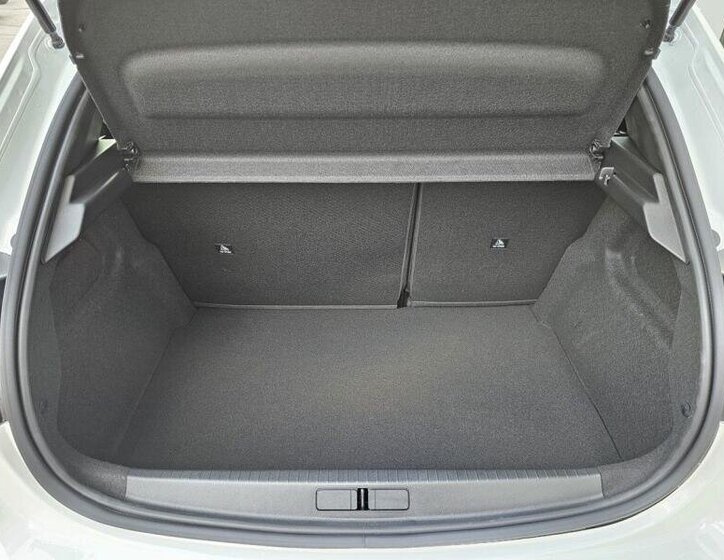 Peugeot 208 Hatchback 1,2 l 74 kw