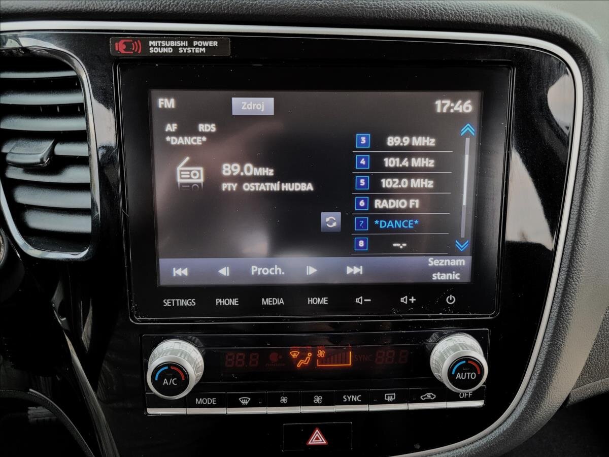 Mitsubishi Outlander SUV / Terénní 2,4 l 165 kw