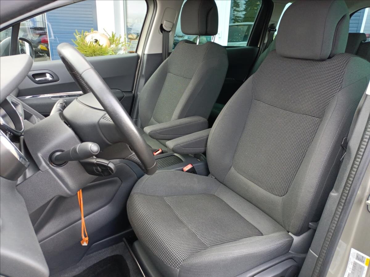 Peugeot 5008 SUV 1,6 l 88 kw