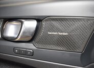 Volvo XC40 SUV / Terénní 2,0 l 145 kw