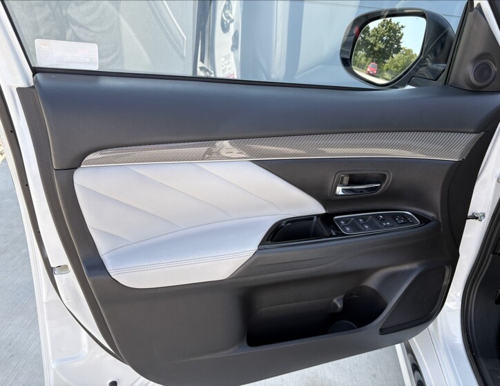 Mitsubishi Outlander 20