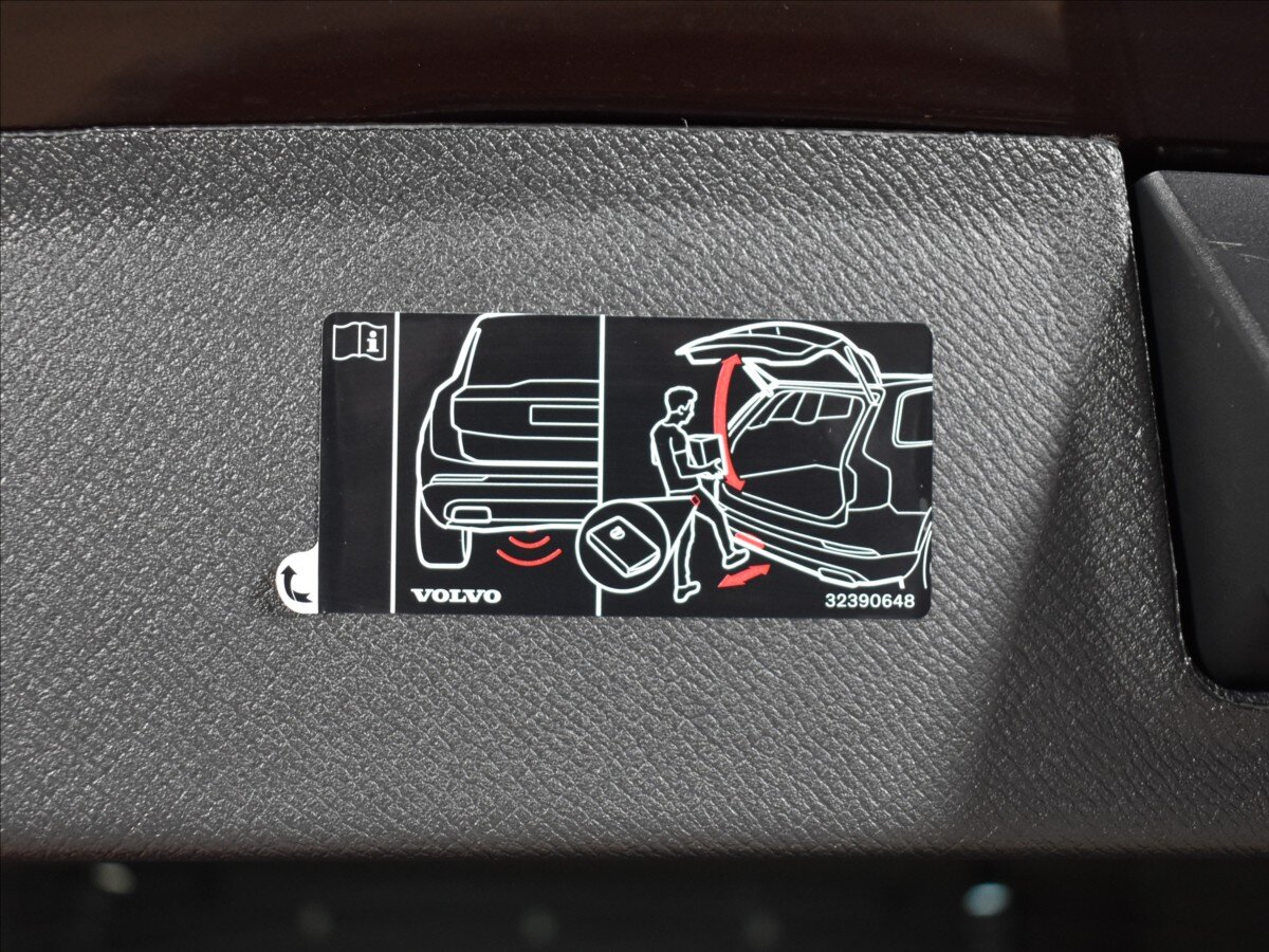 Volvo XC90 SUV / Terénní 2,0 l 335 kw