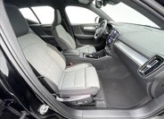 Volvo XC40 SUV / Terénní 2,0 l 145 kw